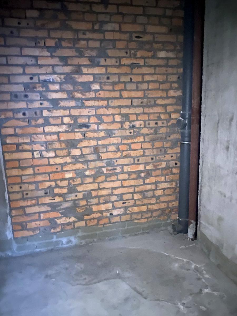 1868881841972817