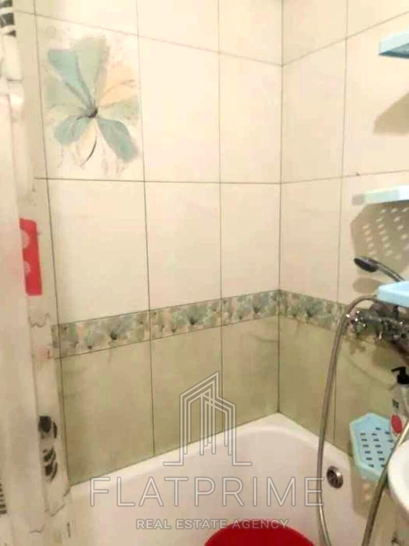 1868881920752331