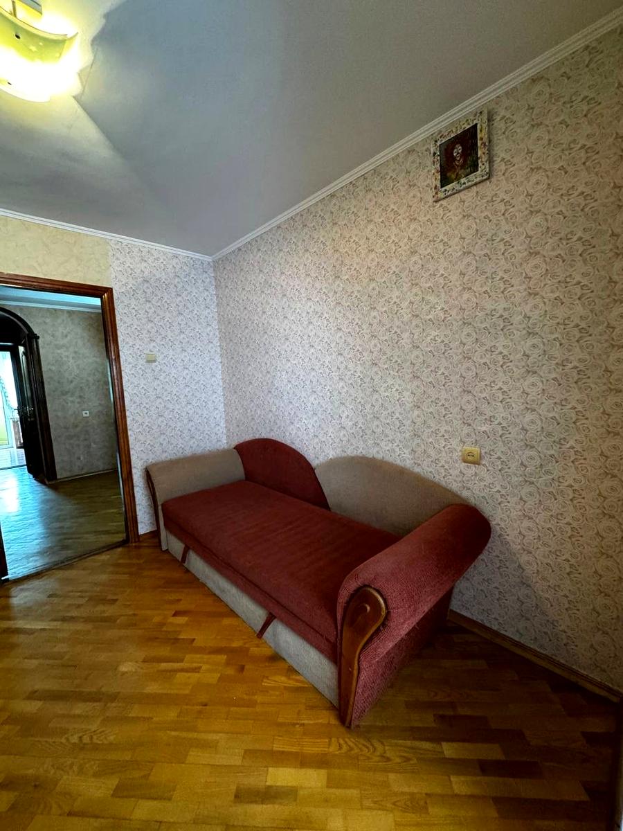 1868884437966607