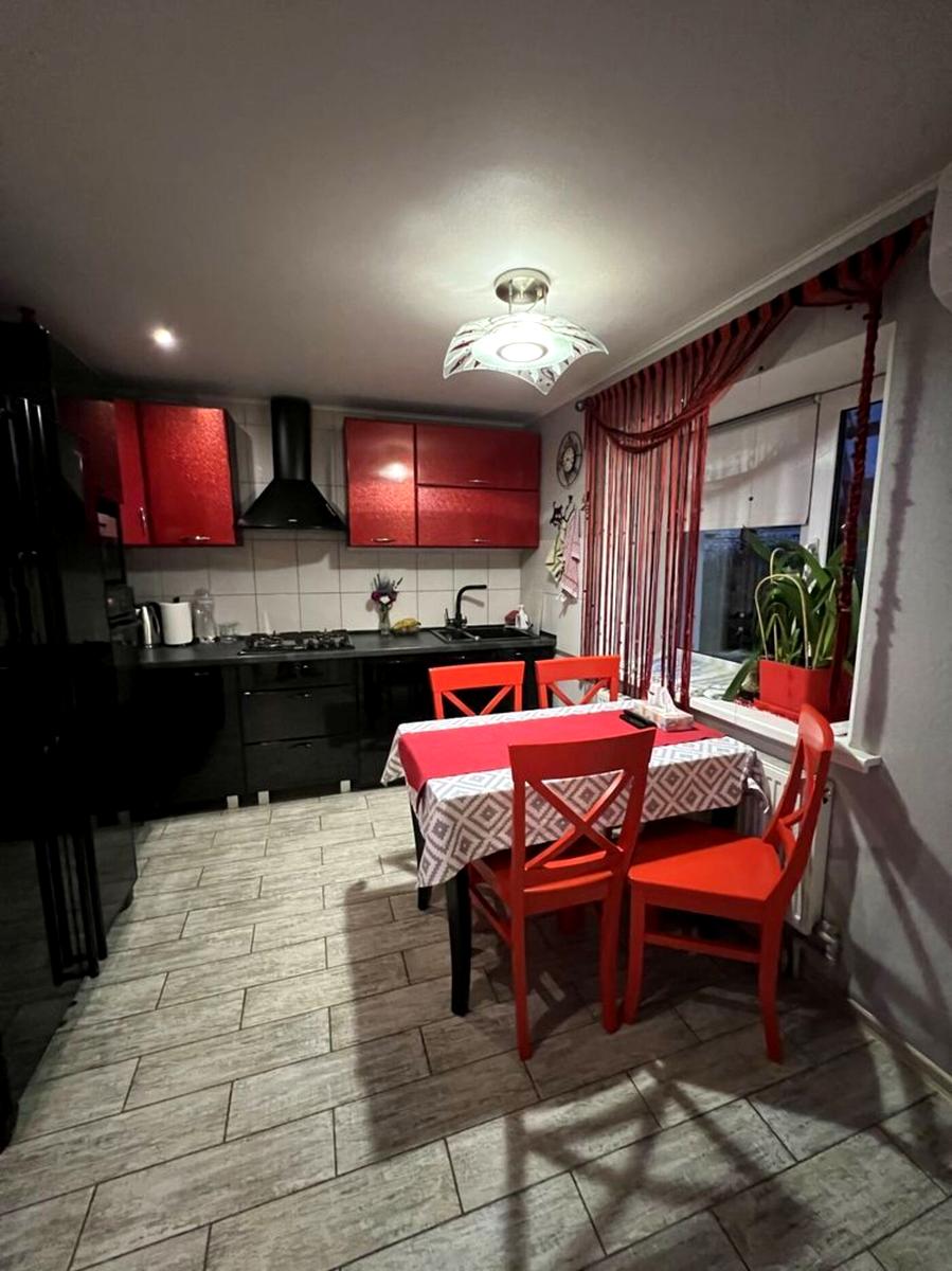 1868889260320084