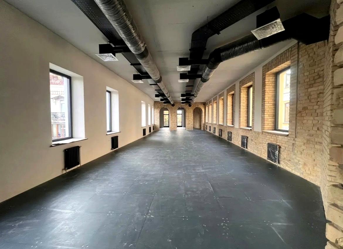 1868893153161275