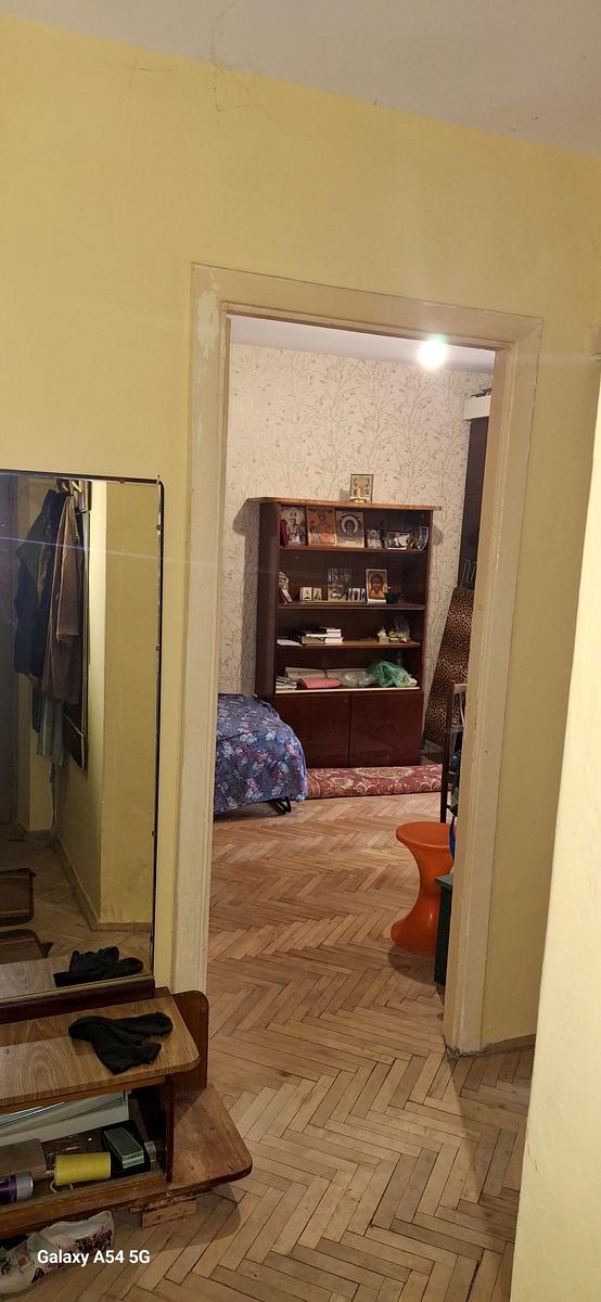 1868953019700379
