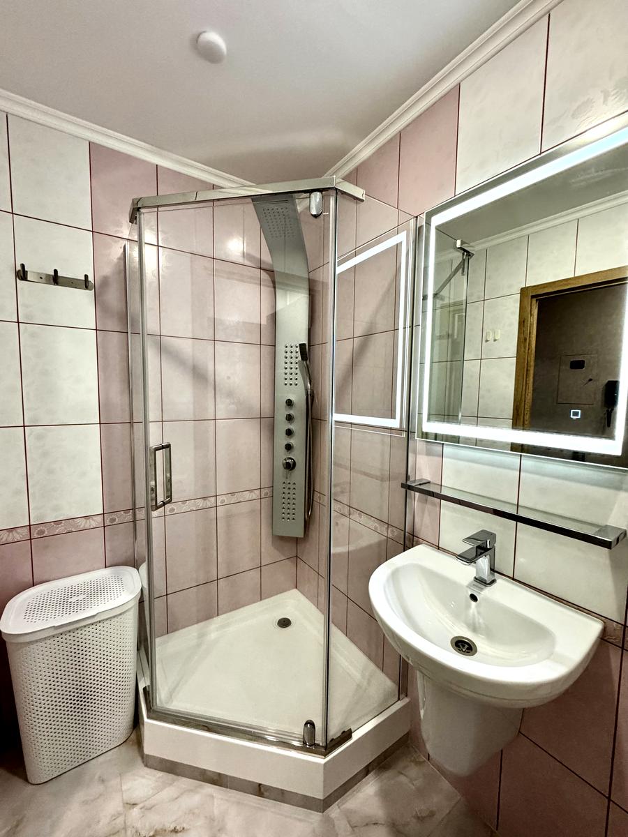 1868954570185679