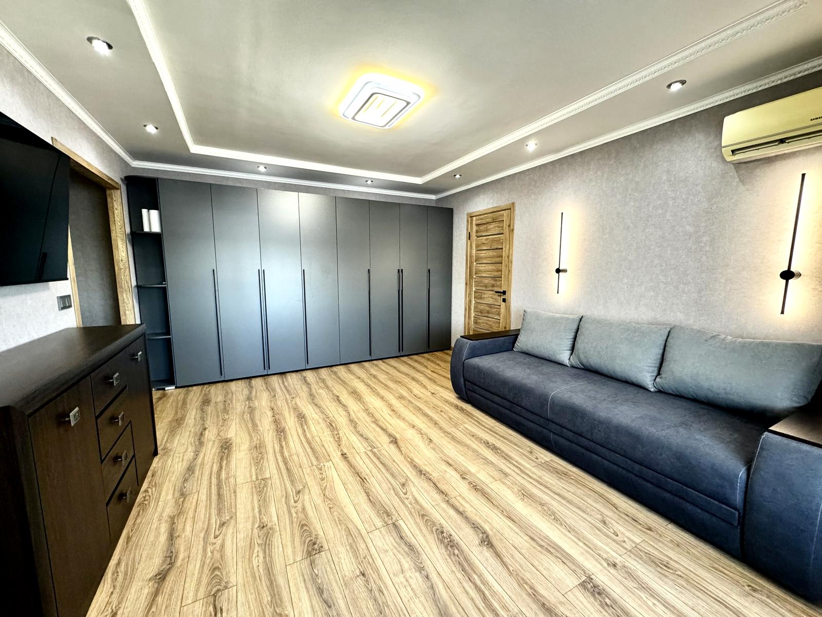 1868954585367734