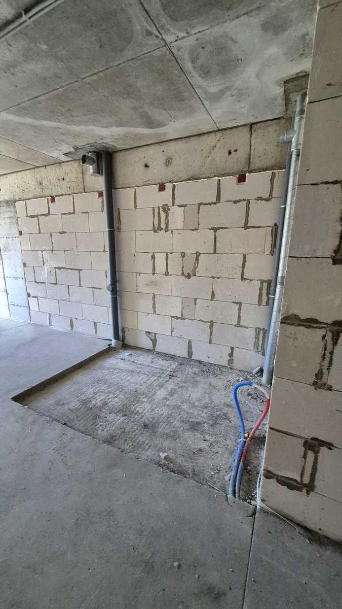 1868959676843940