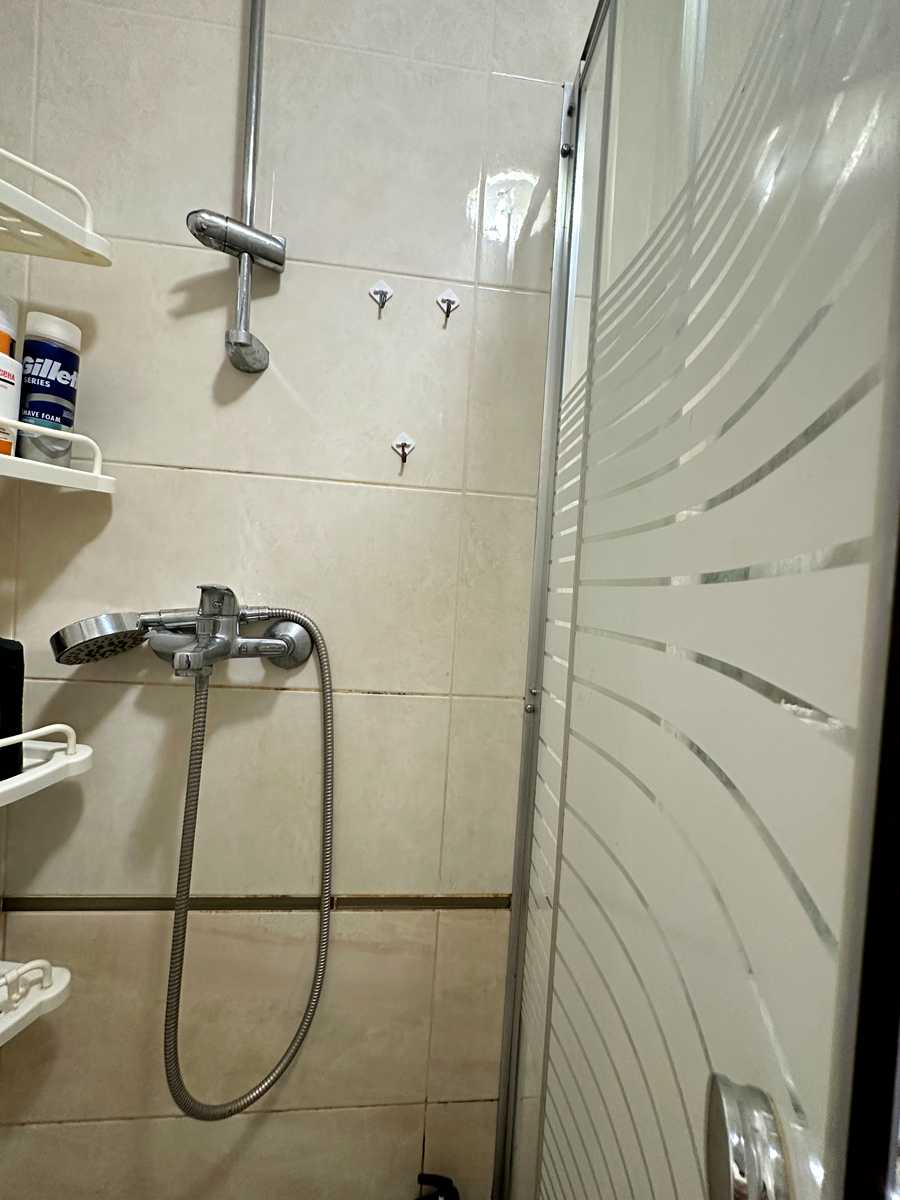 1868962905747233