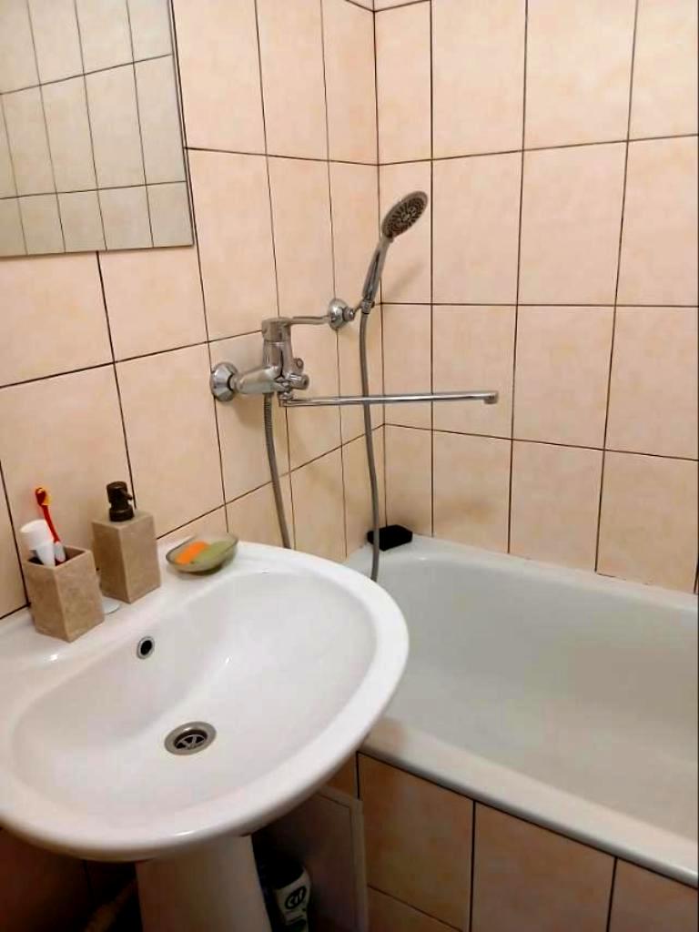 1868964606538442