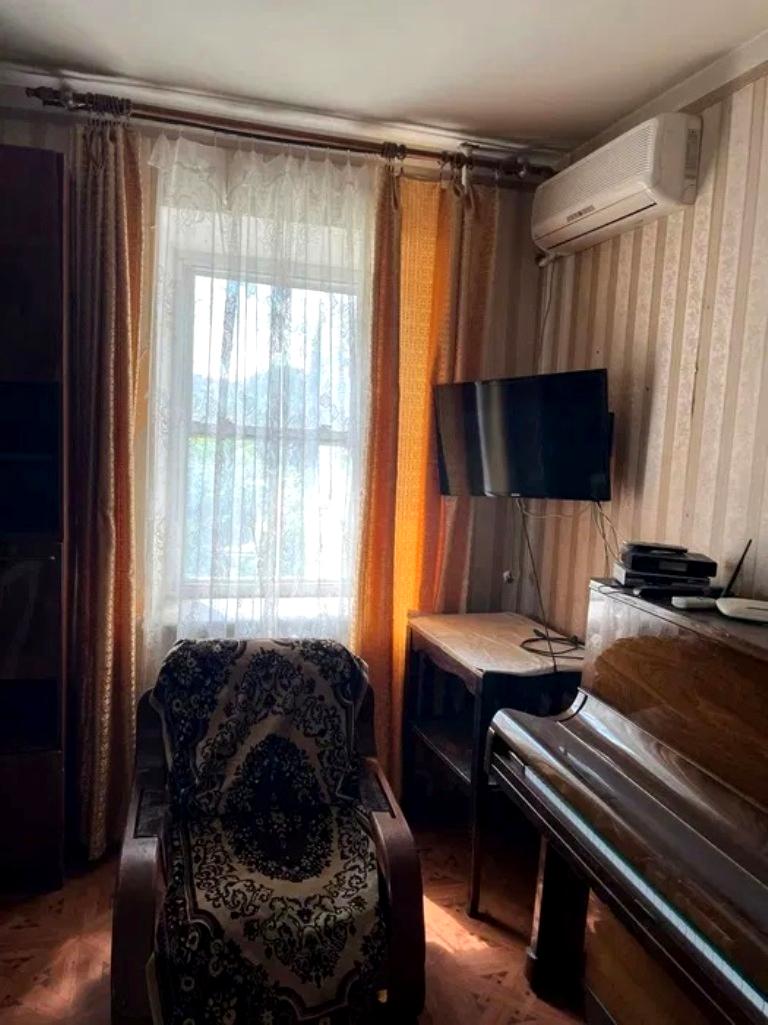 1868966391600290
