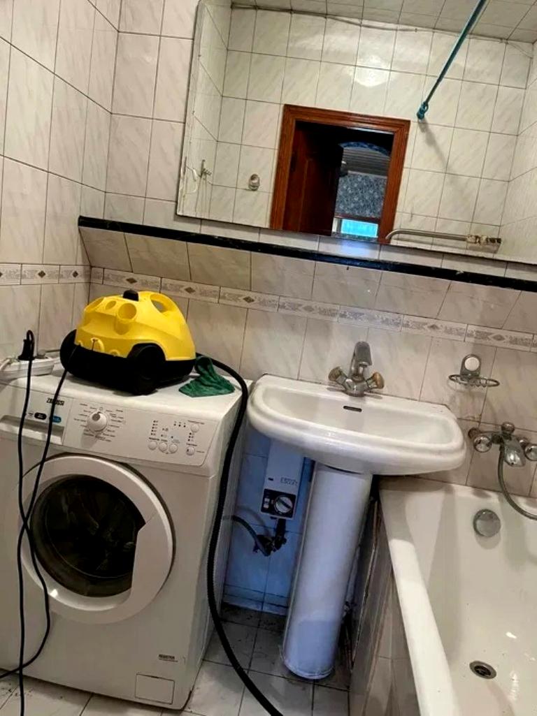 1868966393257824