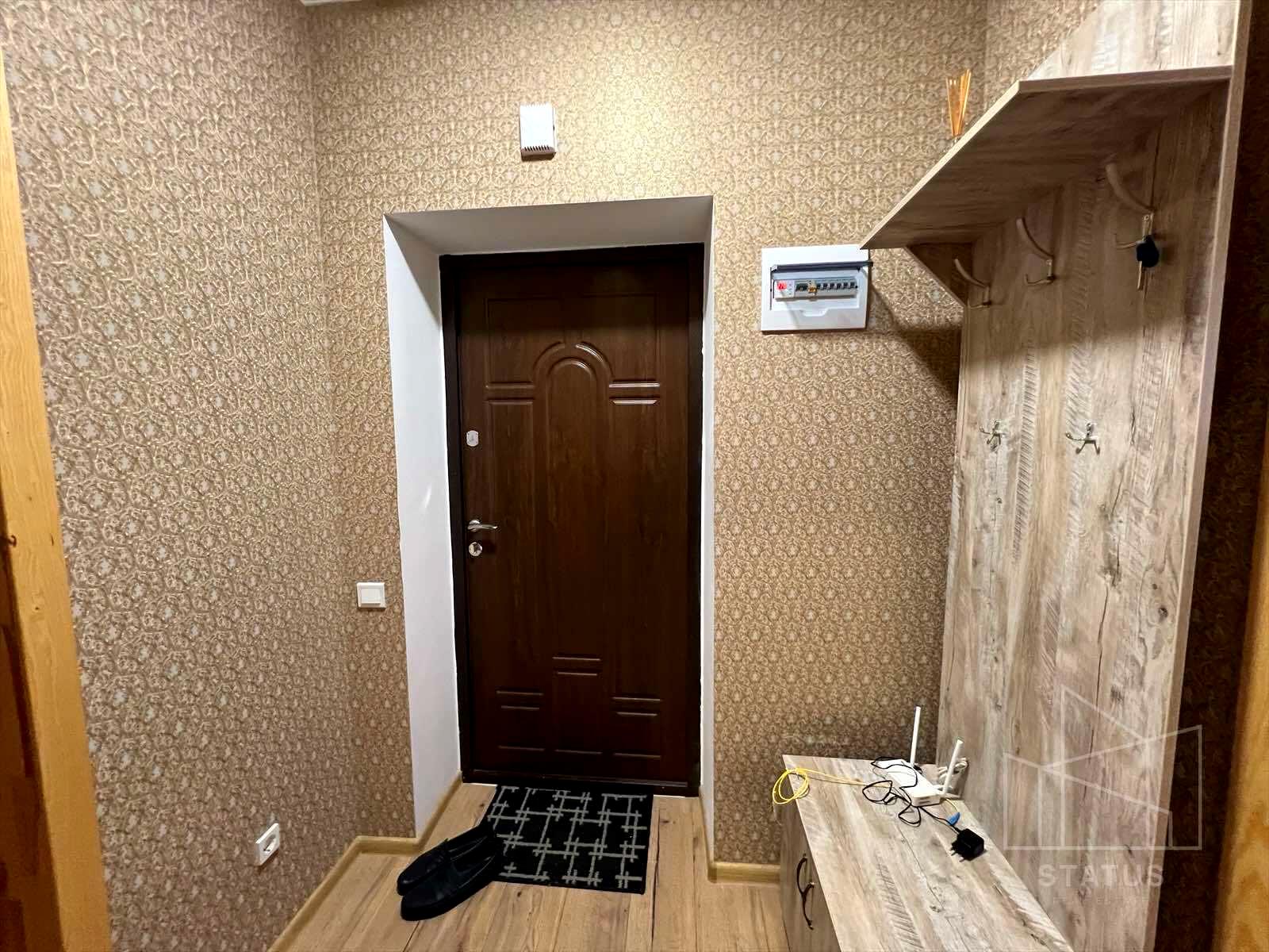 1868968675085929