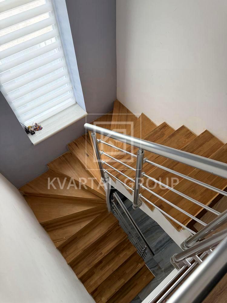 1868970371328211