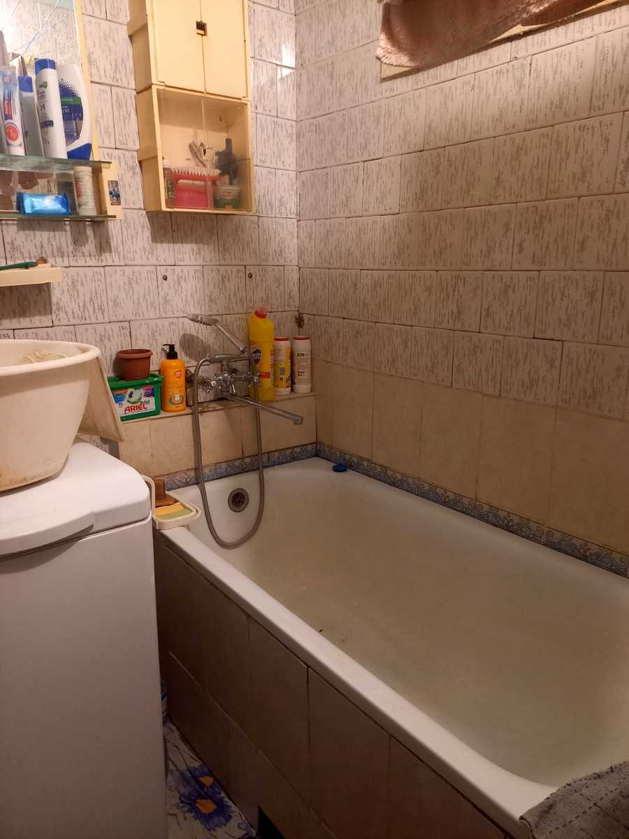 1868975551167352