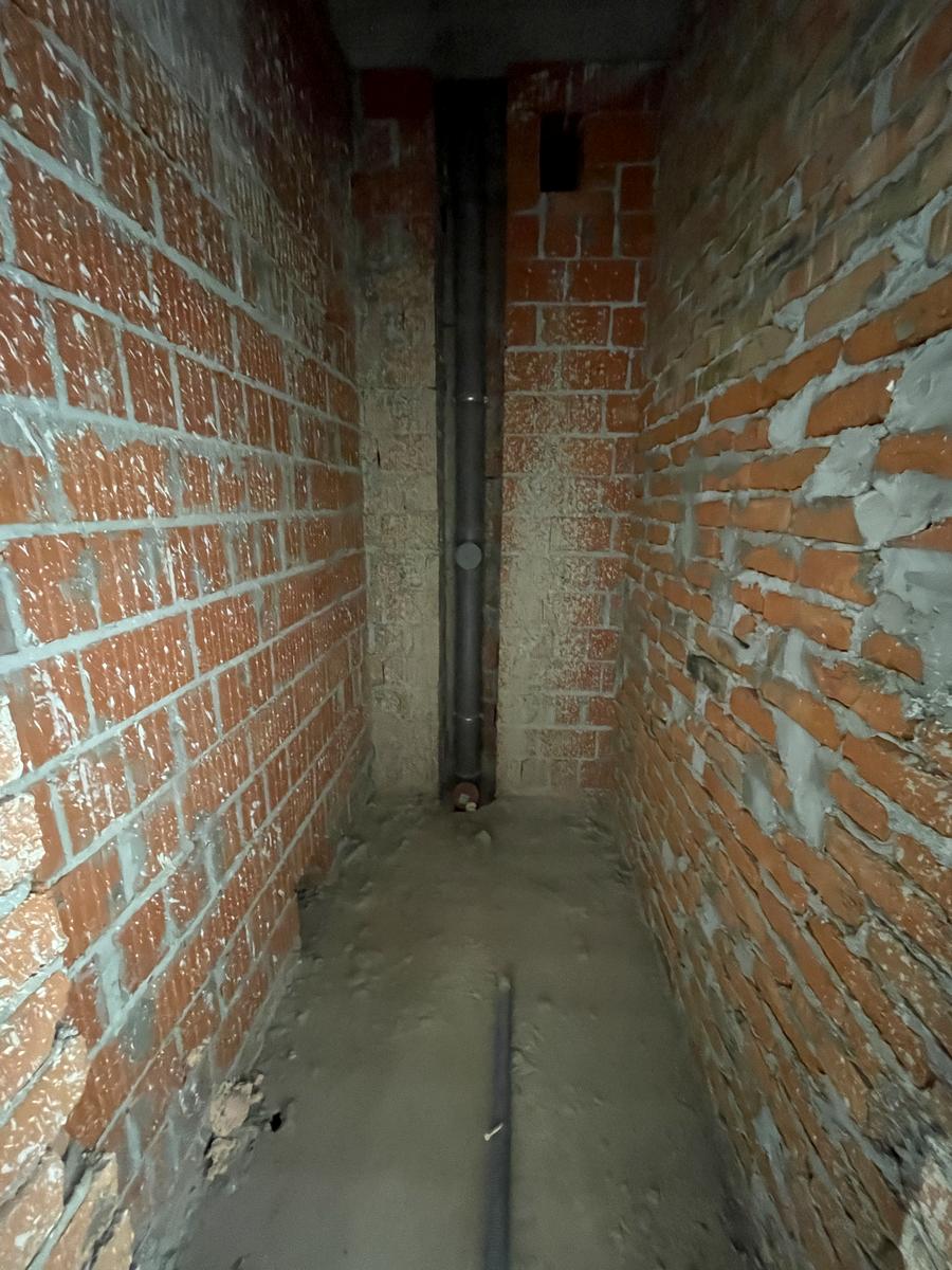 1868977747835066