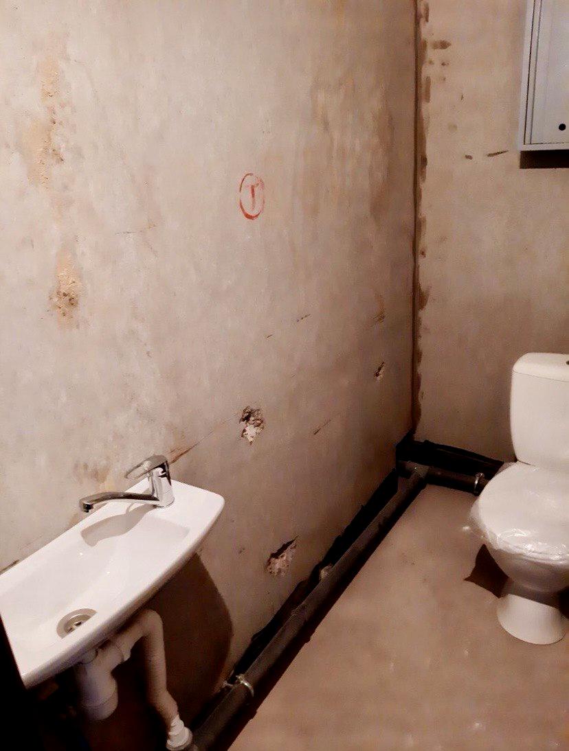 1868980638932319