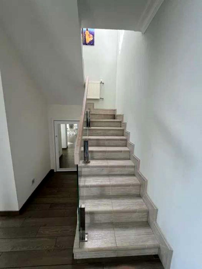 1868982692149013