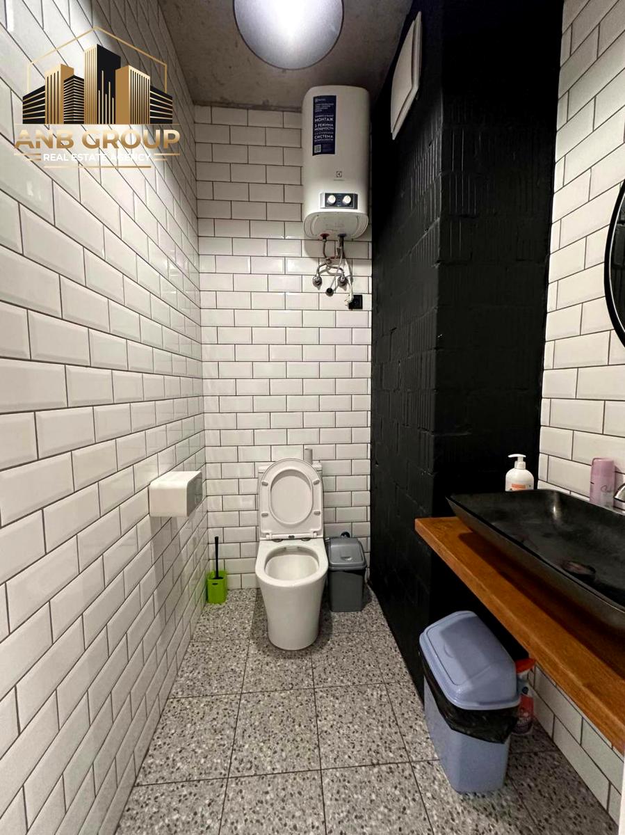 1868983975828970