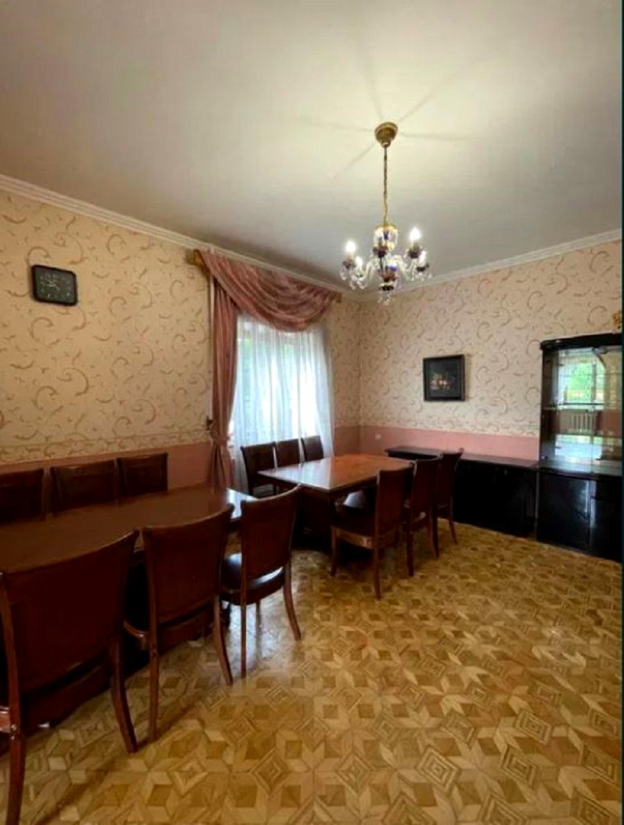 1868986636167871