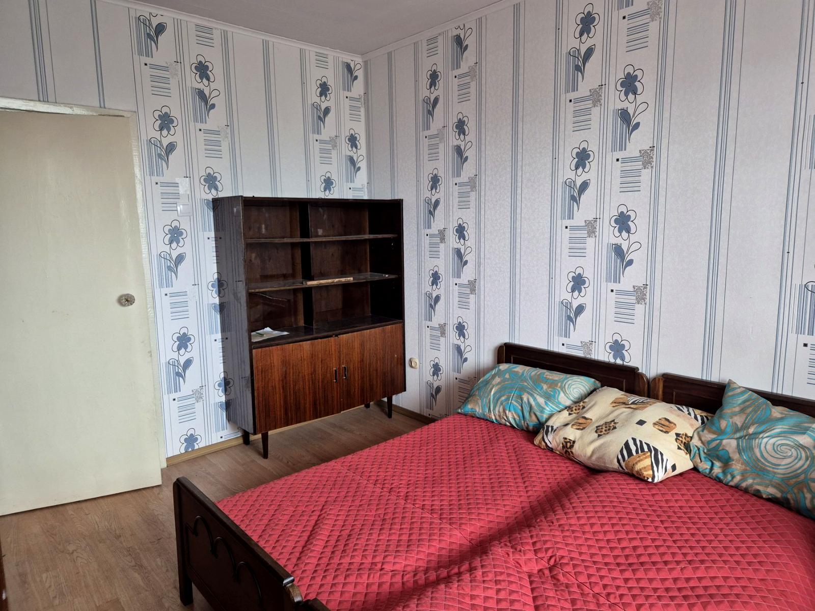 1868995979032953