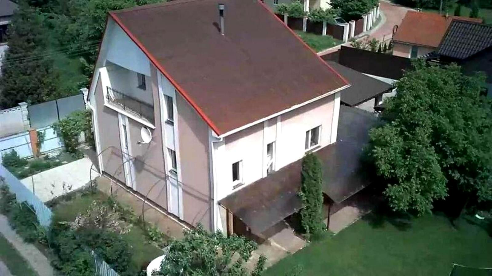 1868998631579543