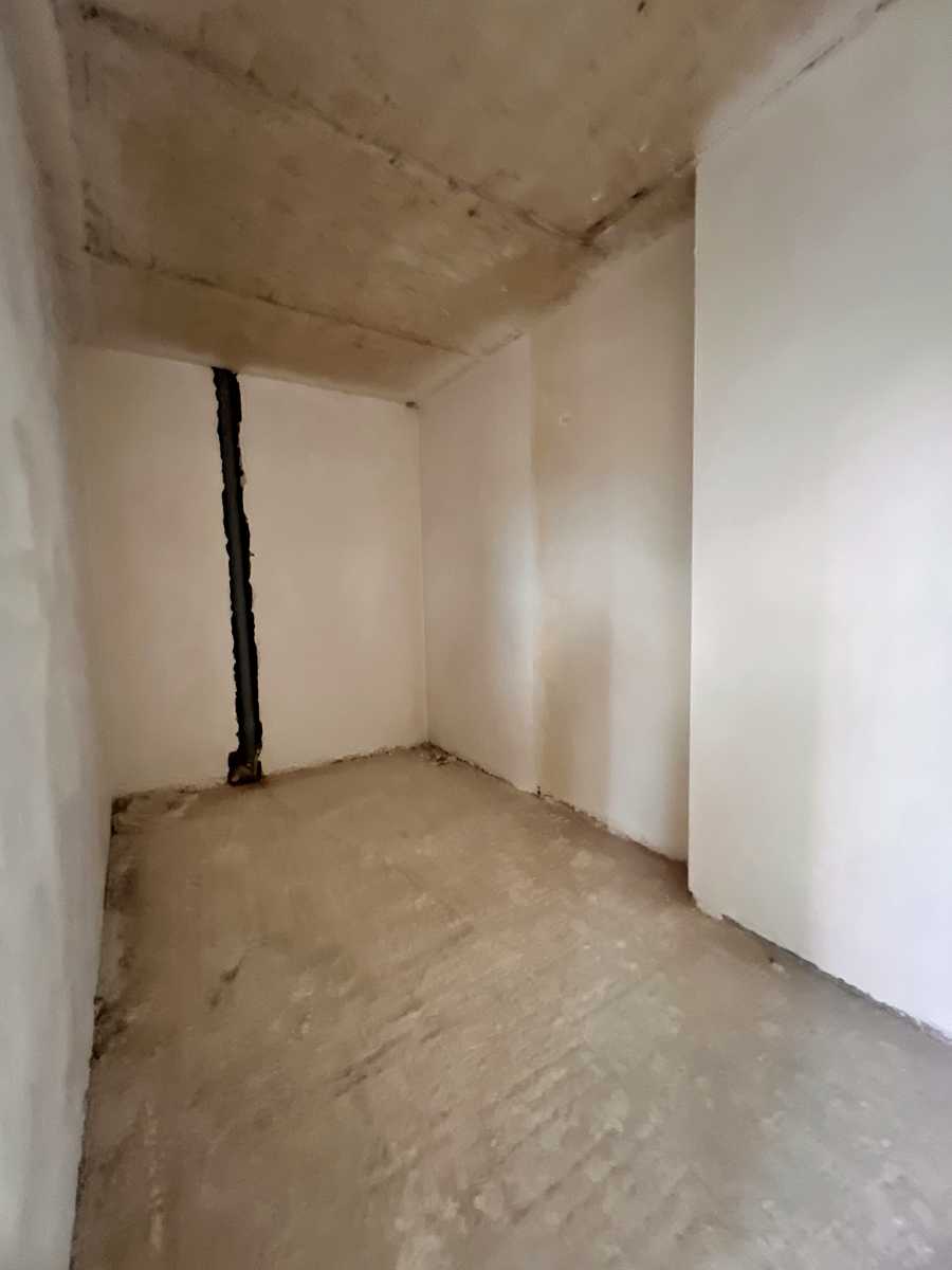1869043596298738