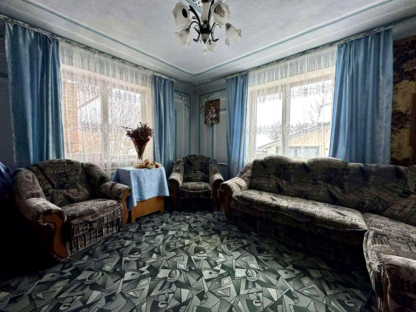 1869043705247615