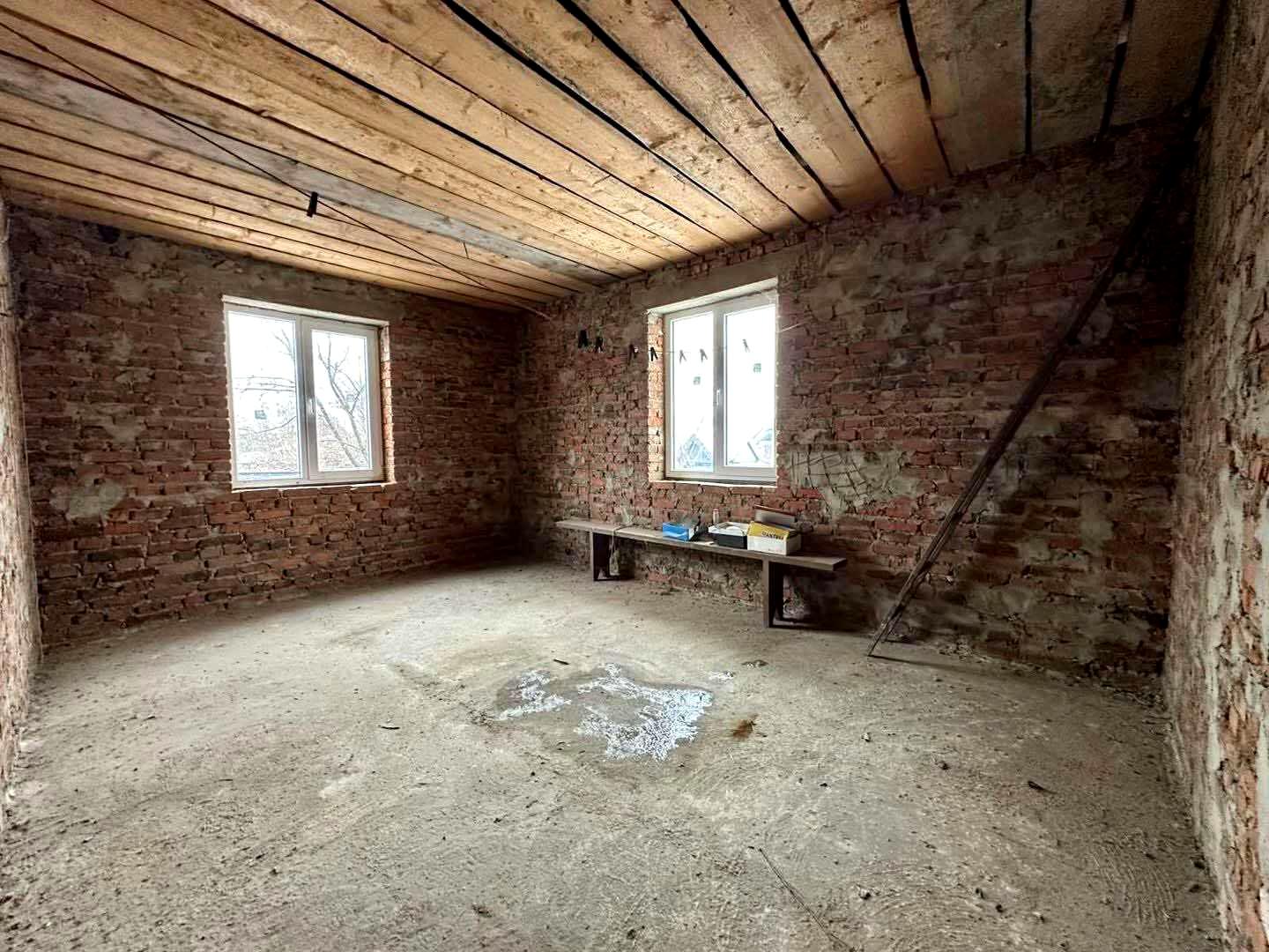 1869043713958857