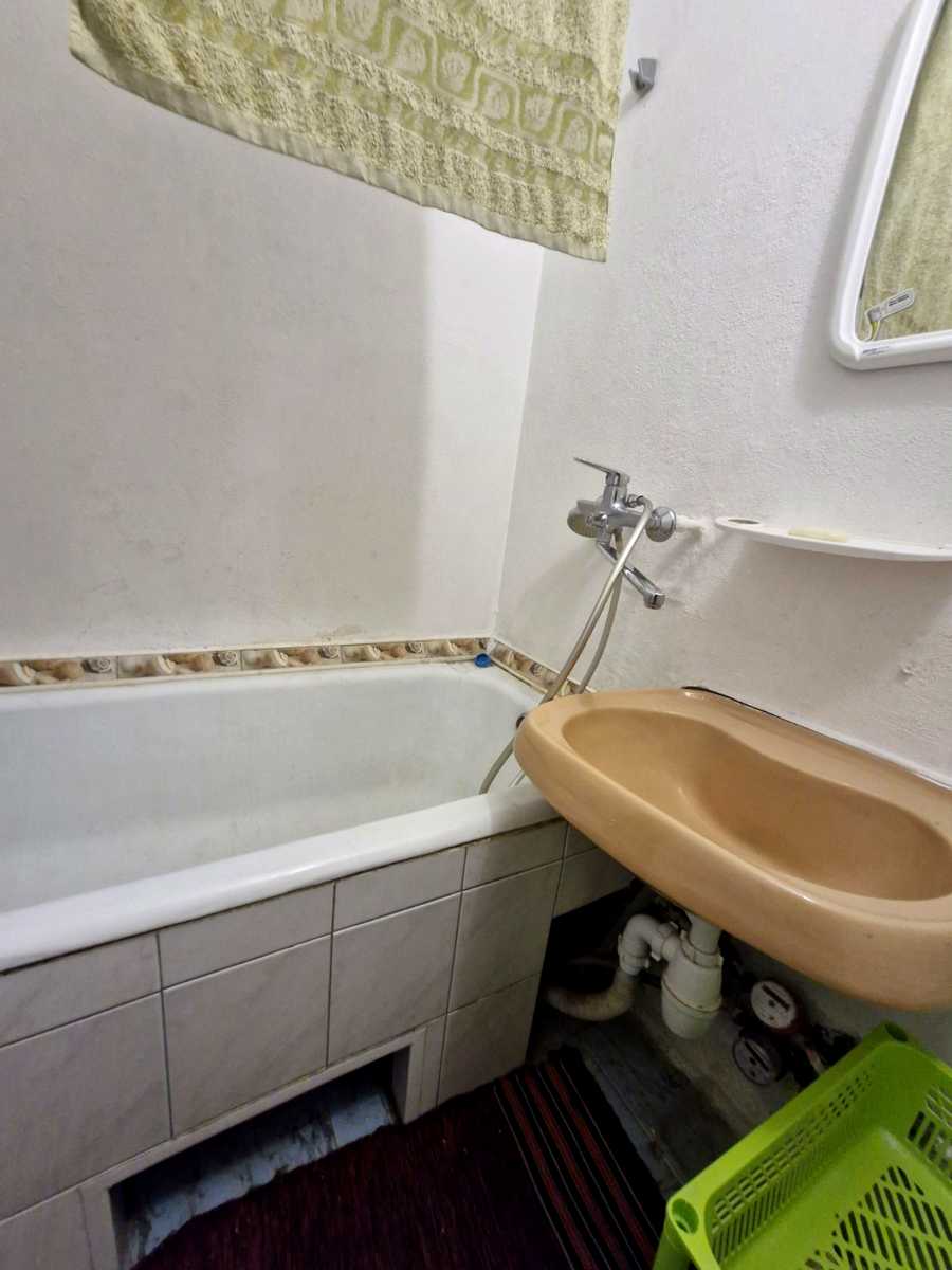 1869044981432896