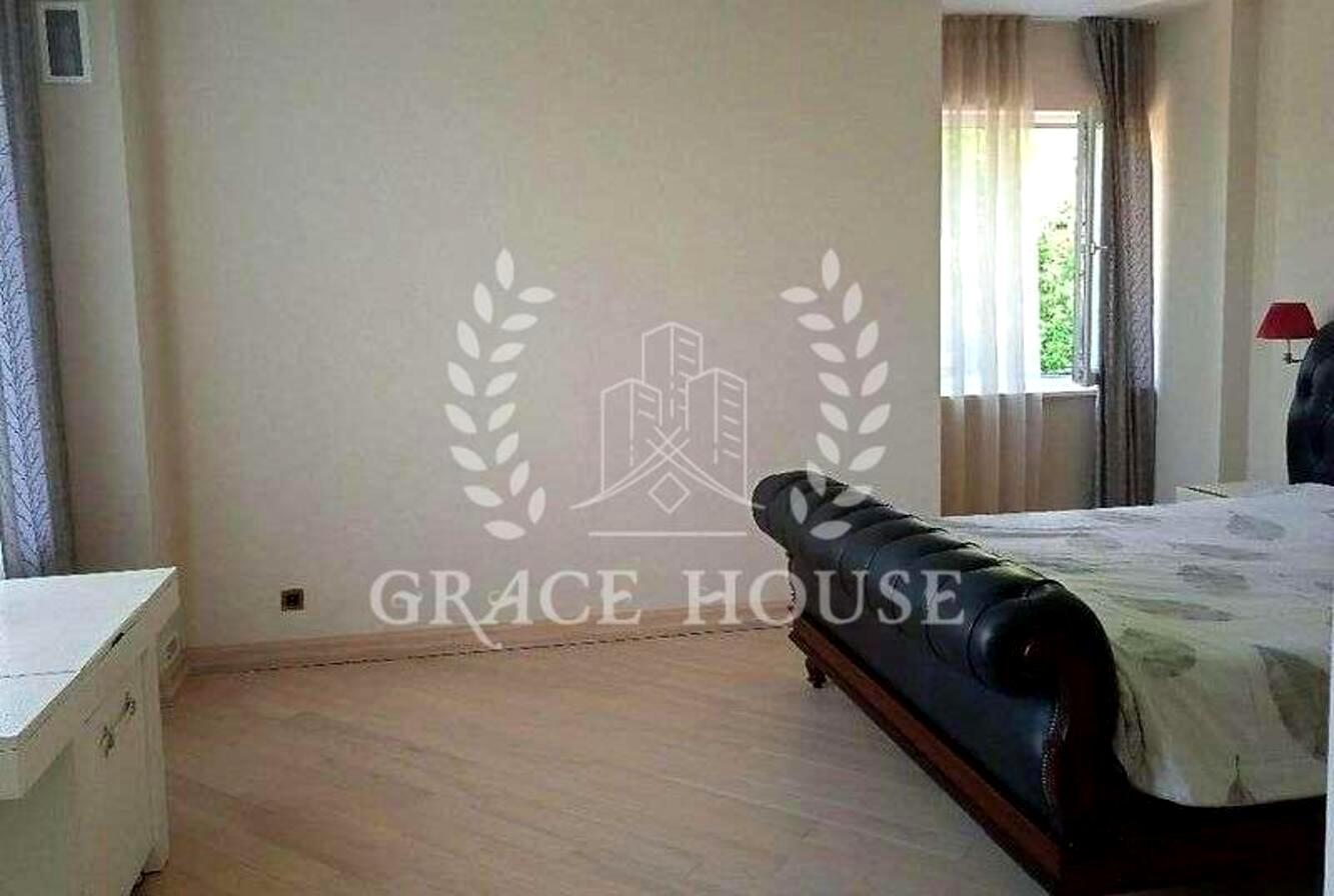 1869046486958312