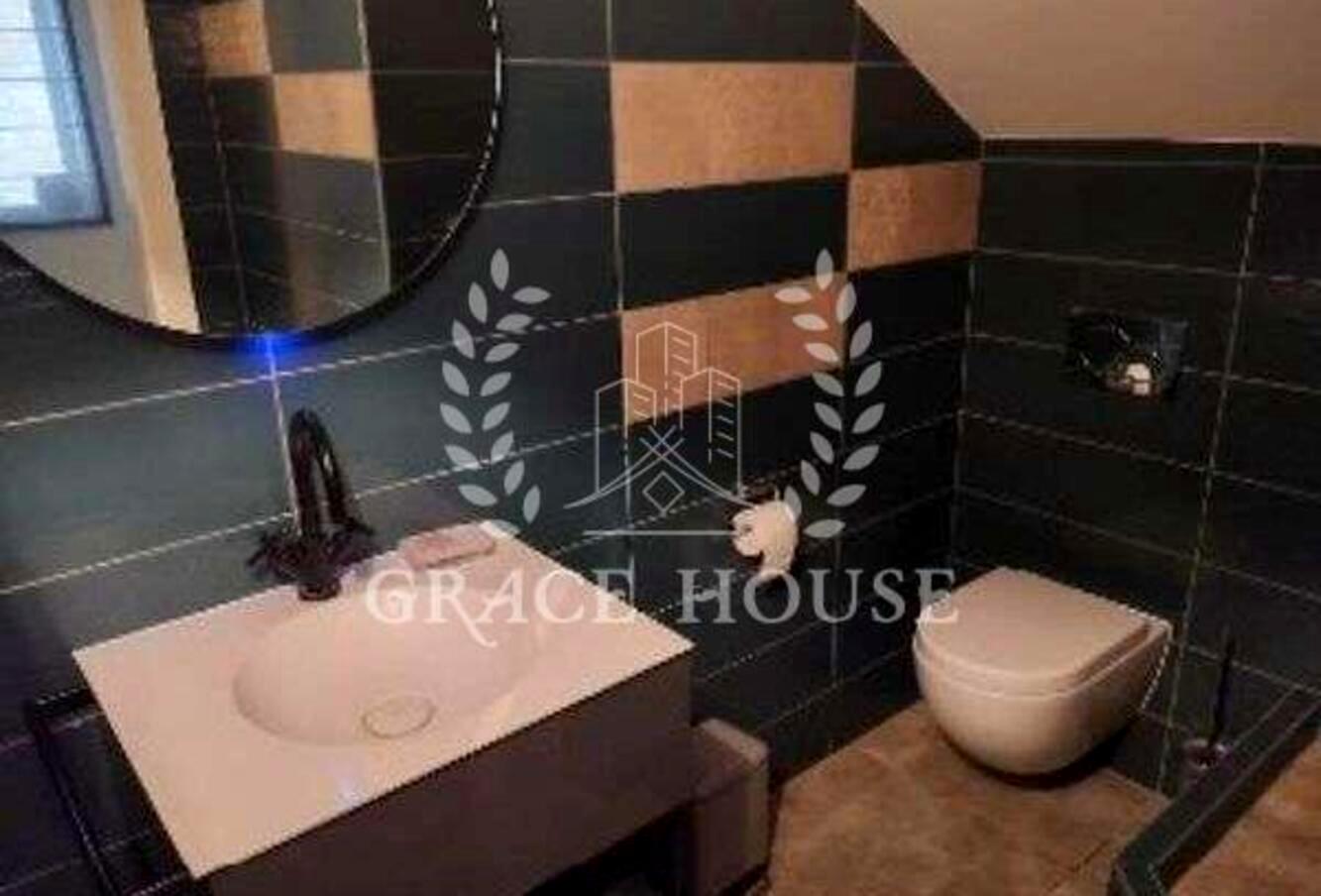 1869046488756371