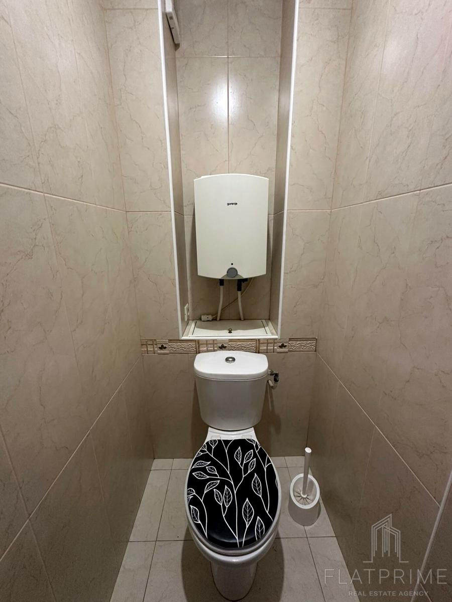 1869047296919328