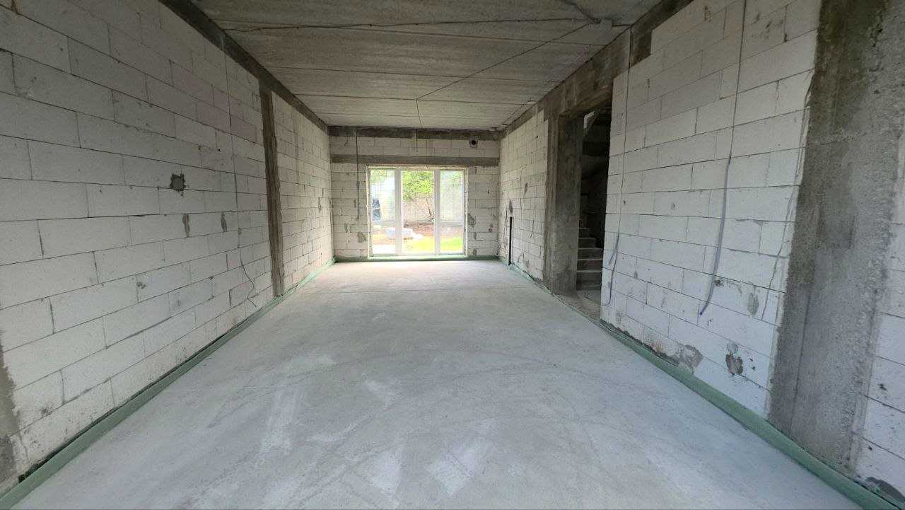 1869050129180157