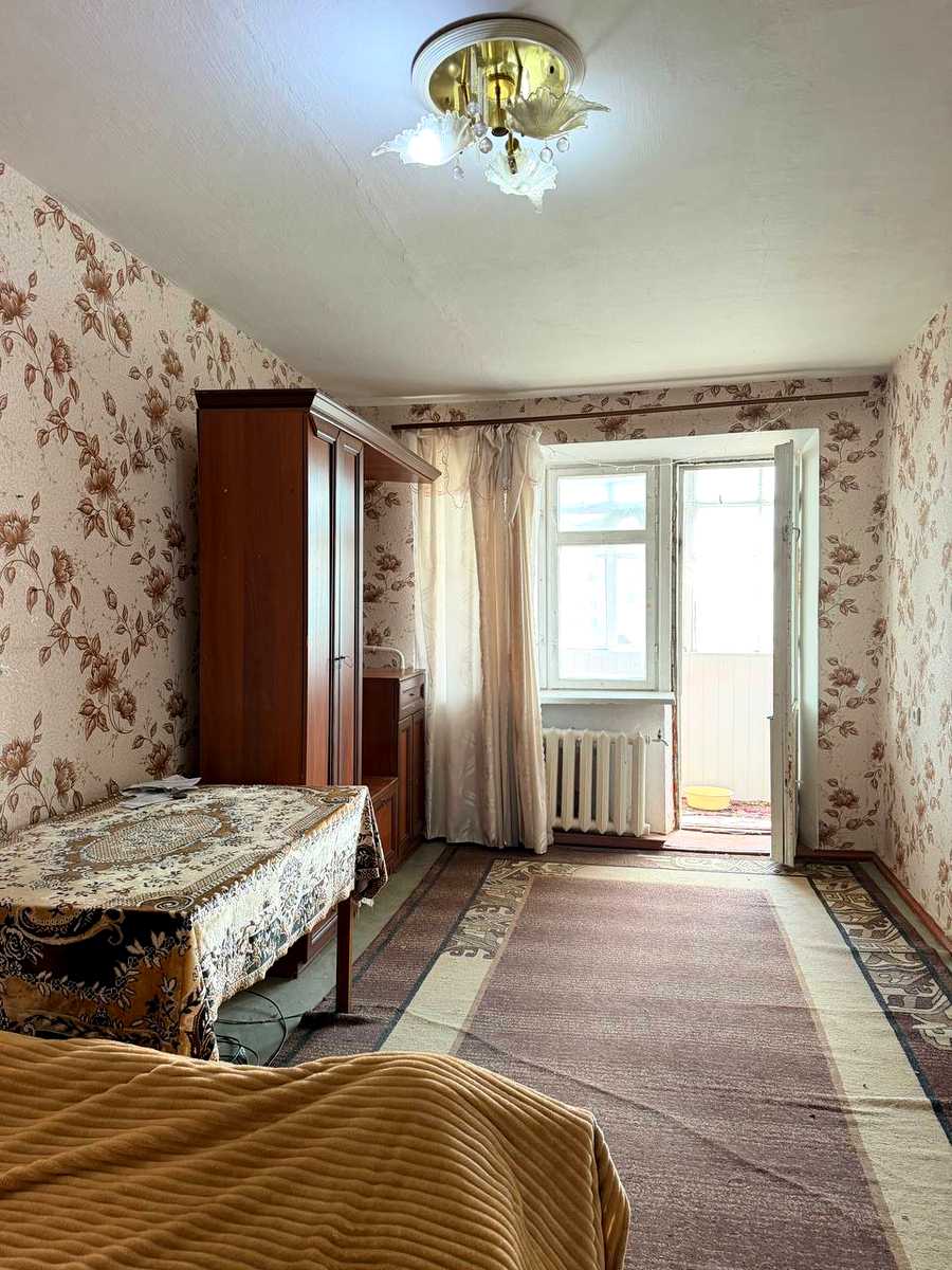 1869051245995393