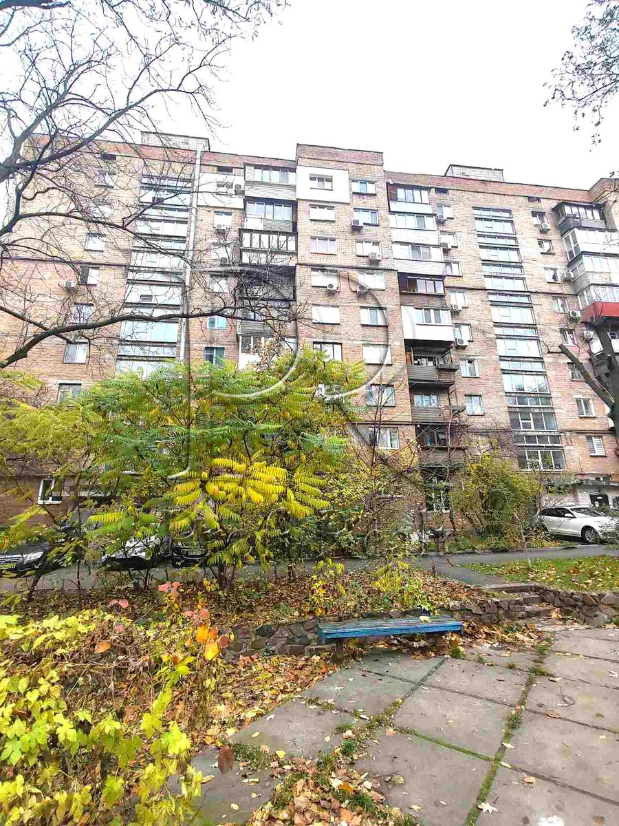 1869054424951294