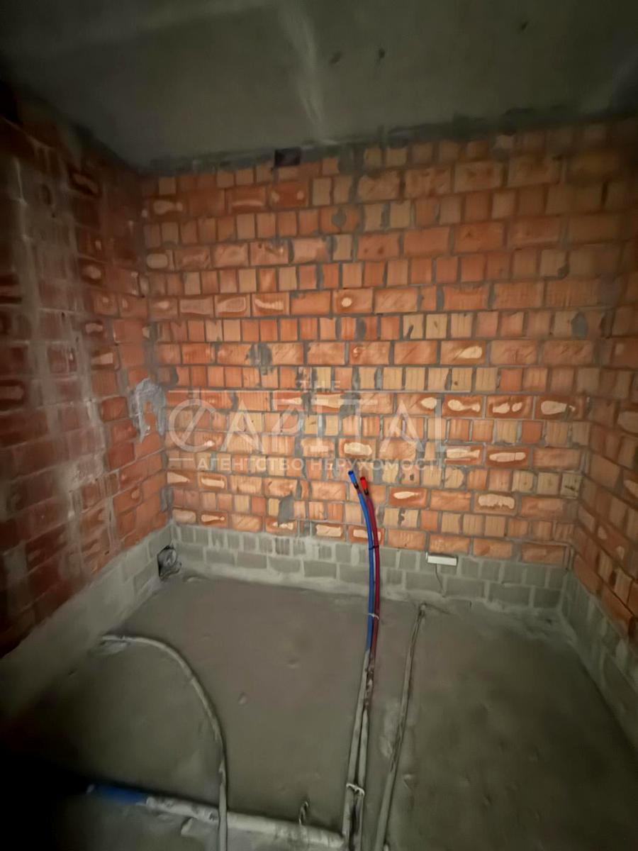 1869056943751115