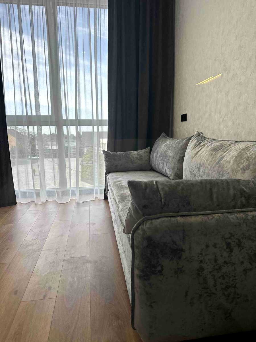1869057698563073
