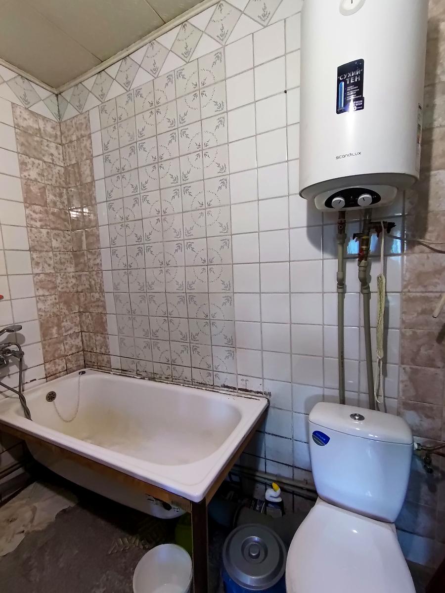 1869060345359645