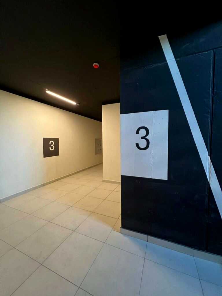 1869060752082088