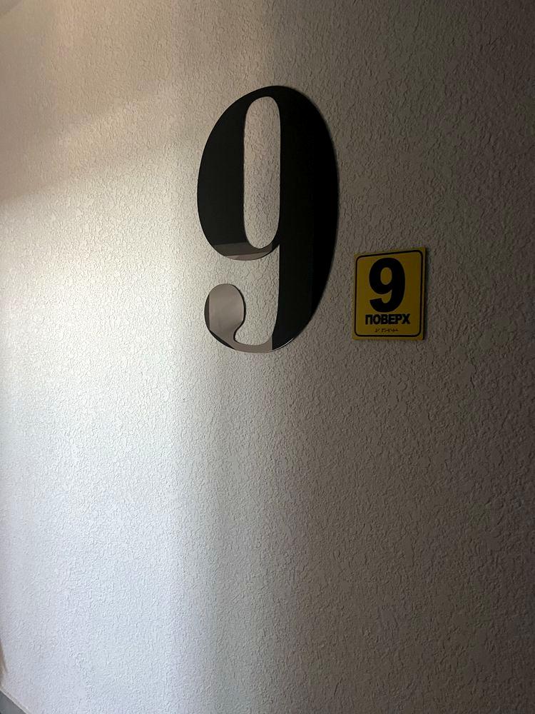 1869061070958856