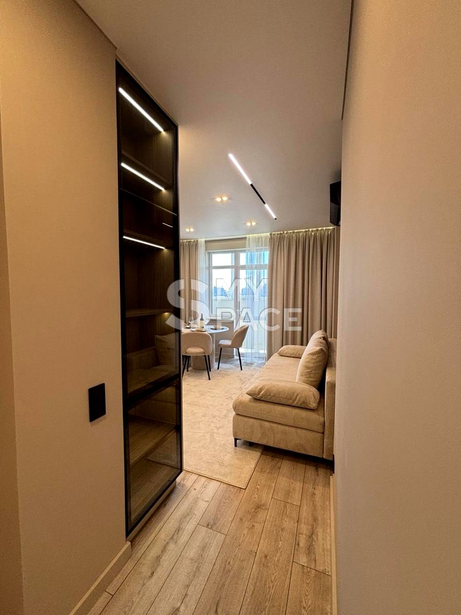 1869063440196125