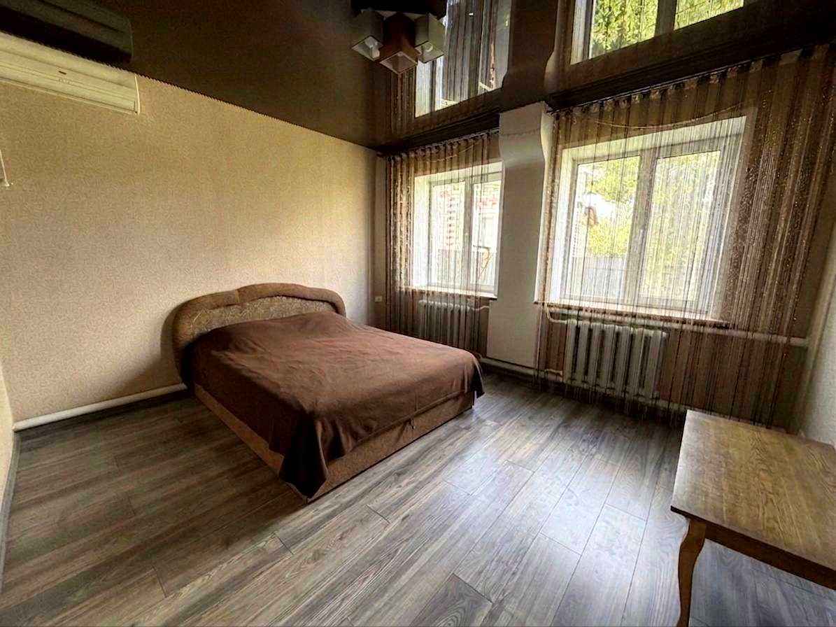 1869065285665844