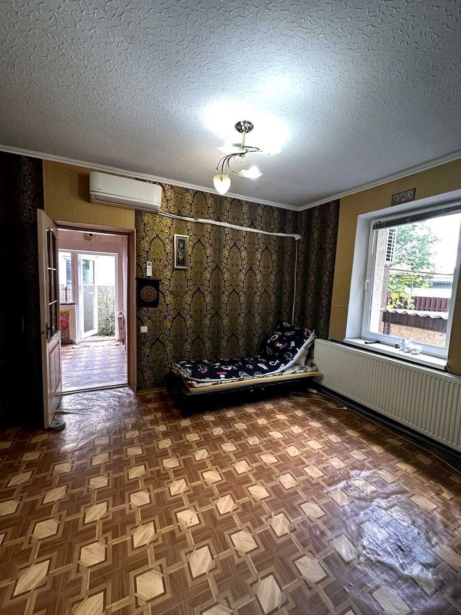 1869065370685515