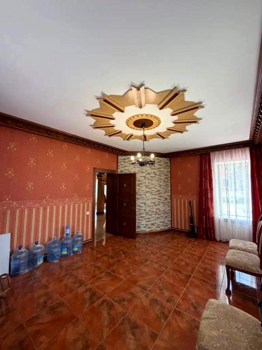 1869065374856572