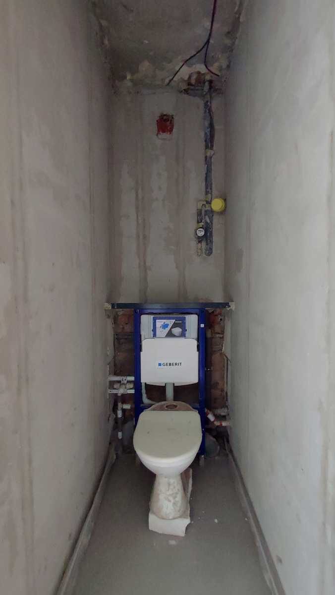 1869067123427907