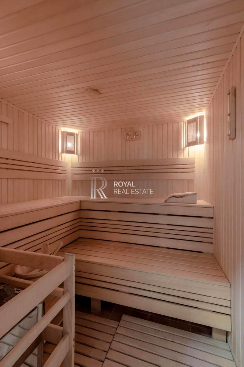 1869067264810831