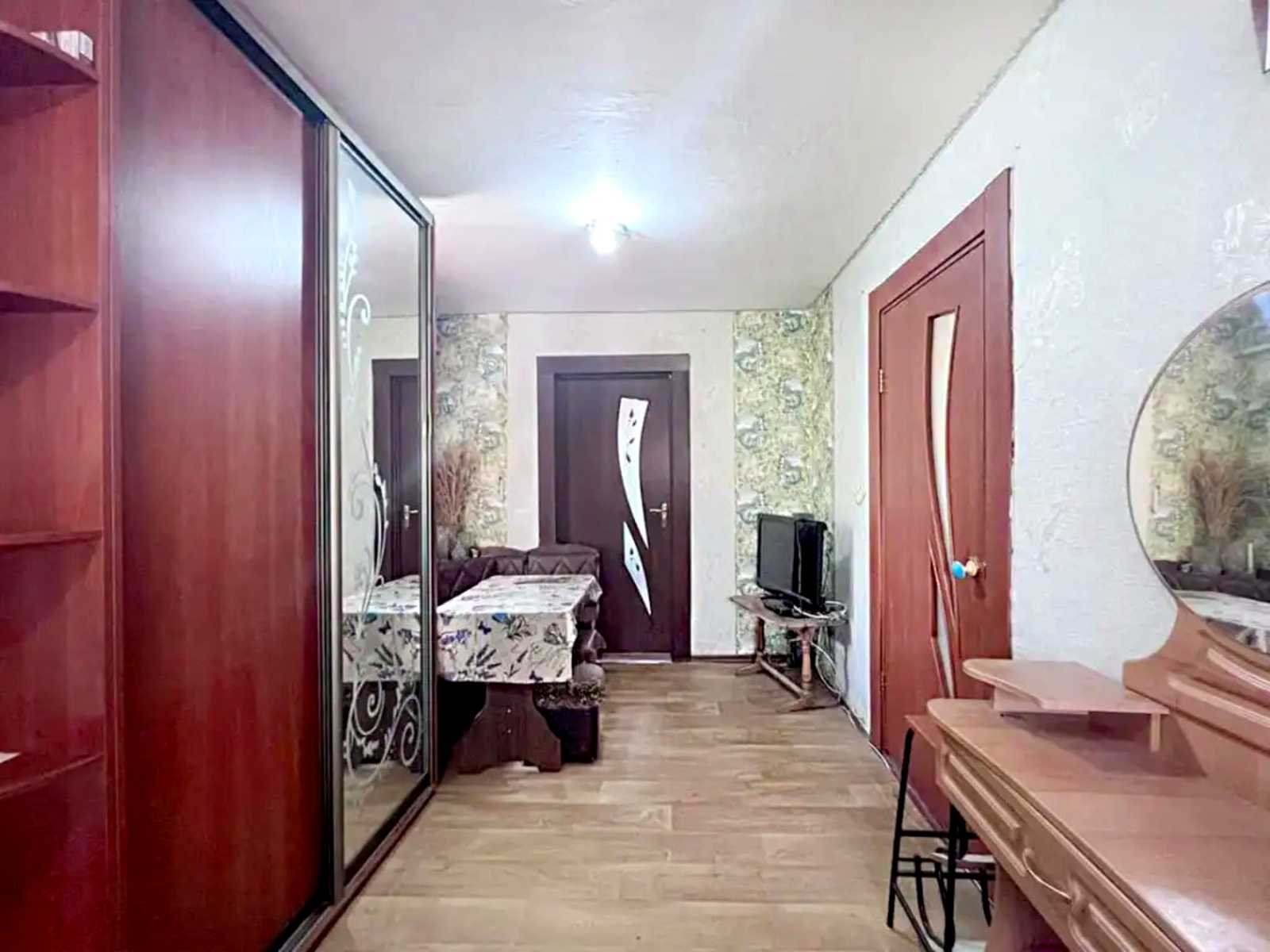 1869071494762375