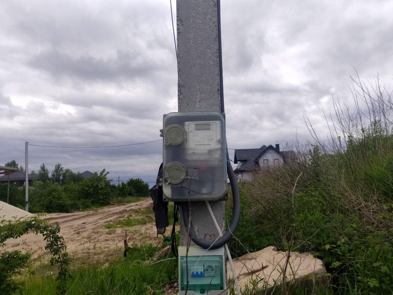 1869073574144245