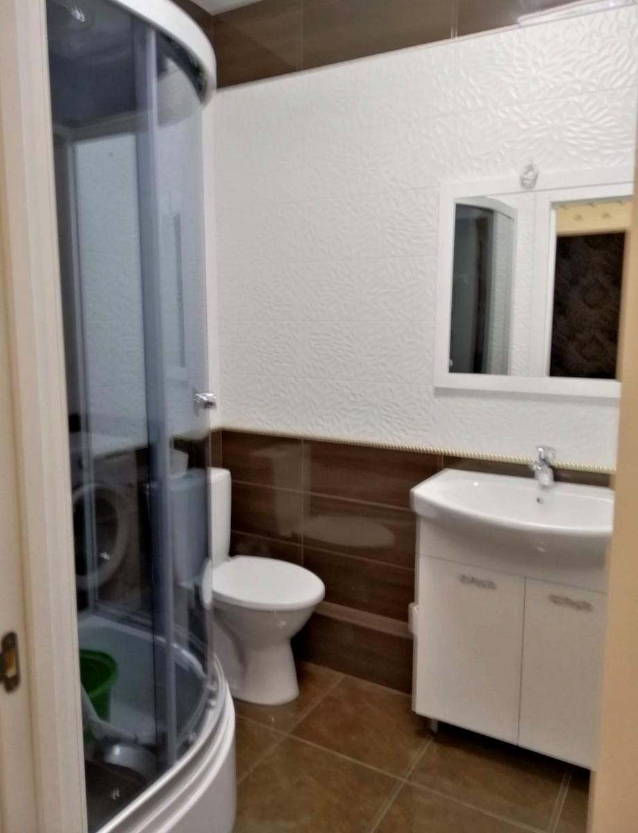 1869094058448352