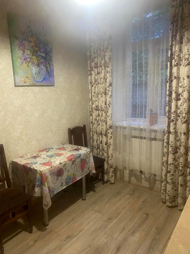 1869099766806107