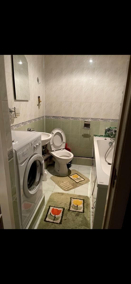 1869123977639408