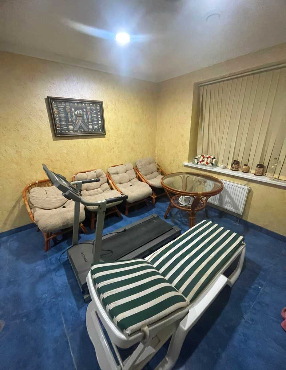 1869125381920544